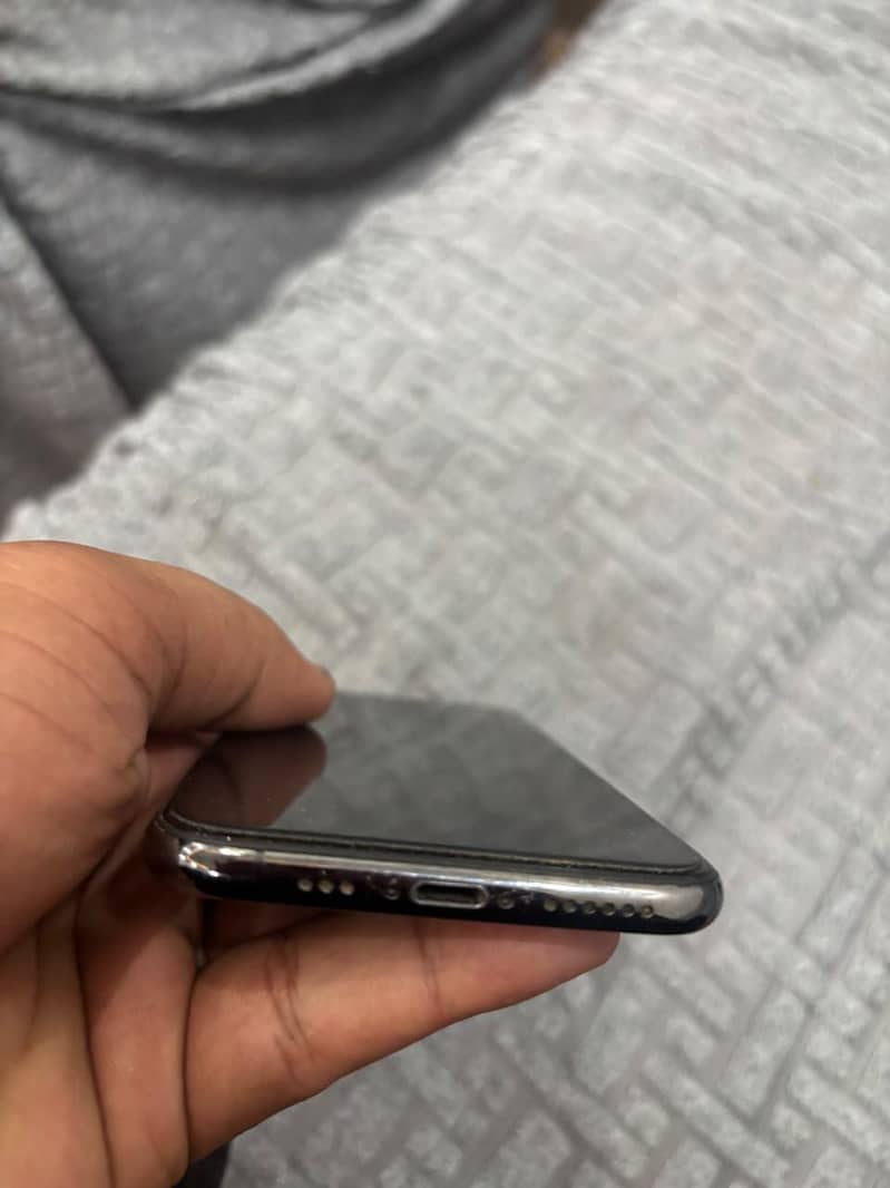 Apple iPhone X 4
