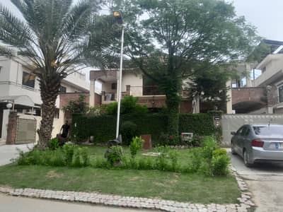 F-11 Beautiful location 1/Kanal Upper Portion Very Reasonable Rent