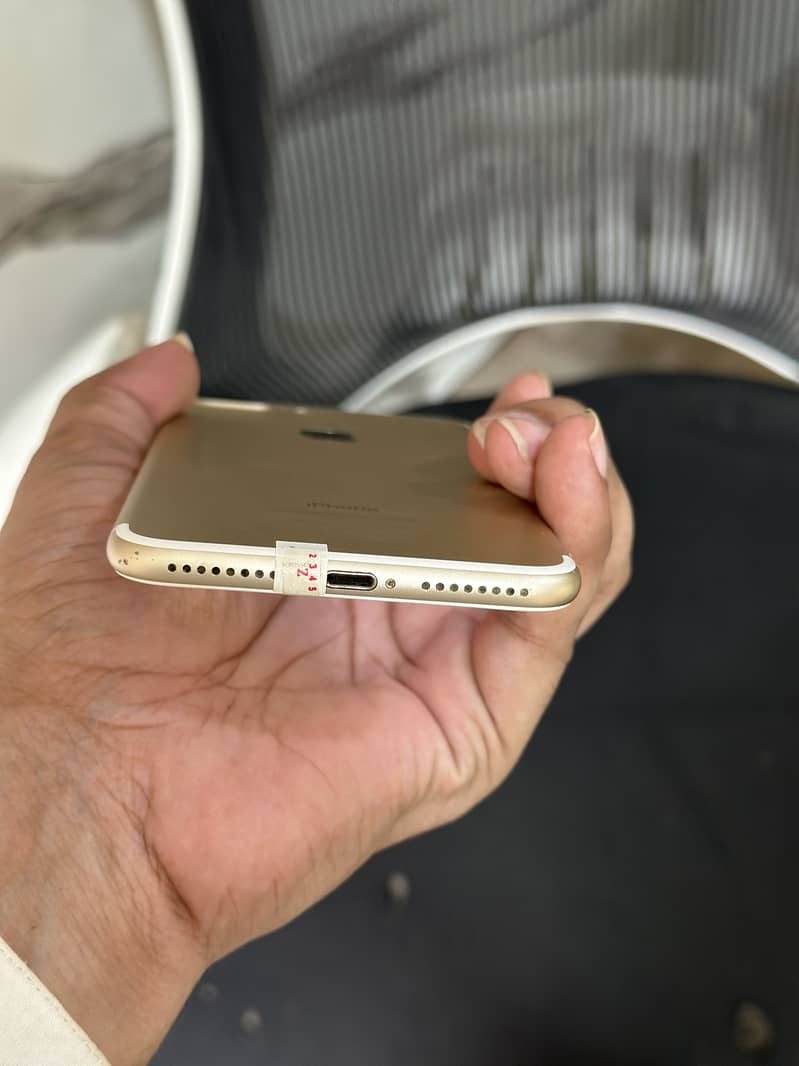 IPhone 7 Plus 2 month sim time 4