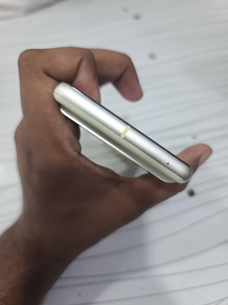 Google Pixel 7 4