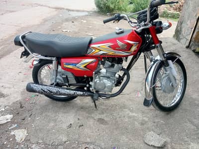 brand new bike ak rupy ka kam b ni h first owner