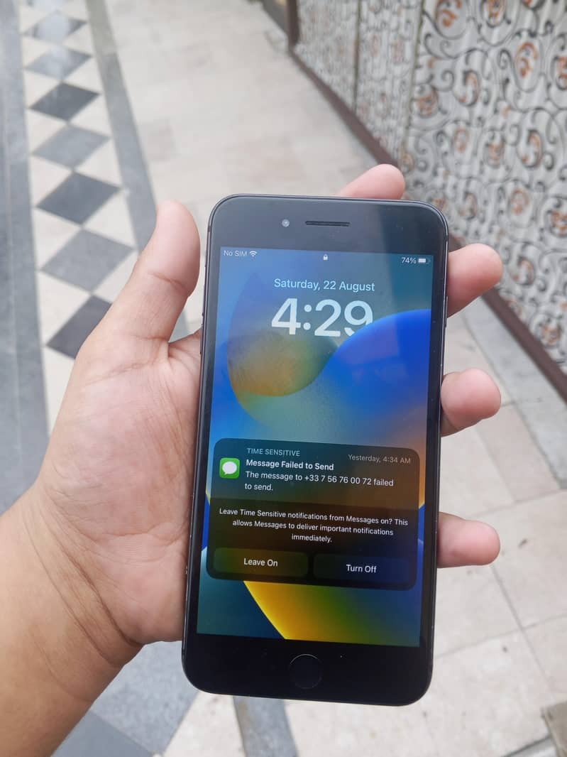 Apple iPhone 8 Plus 1