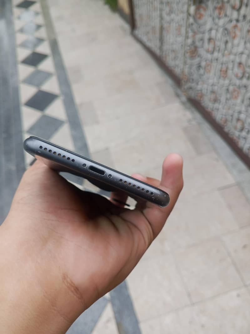 Apple iPhone 8 Plus 3