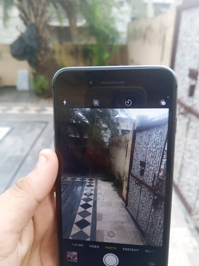 Apple iPhone 8 Plus 4