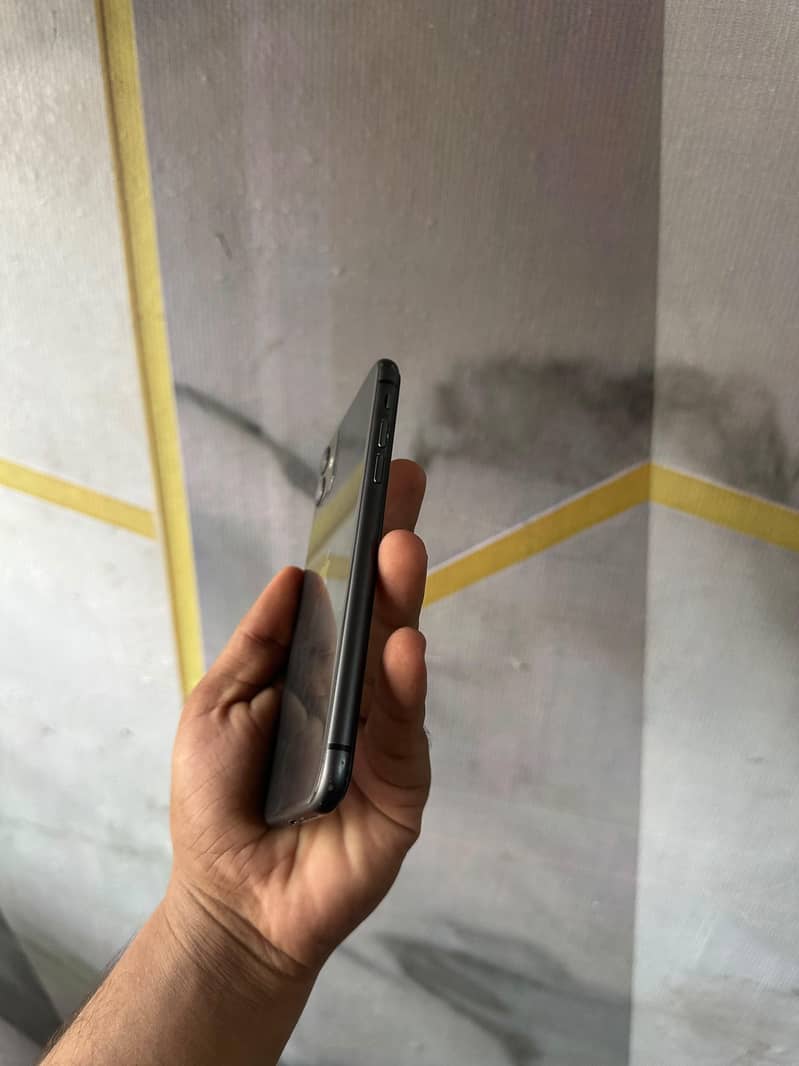 Apple iPhone 11 6
