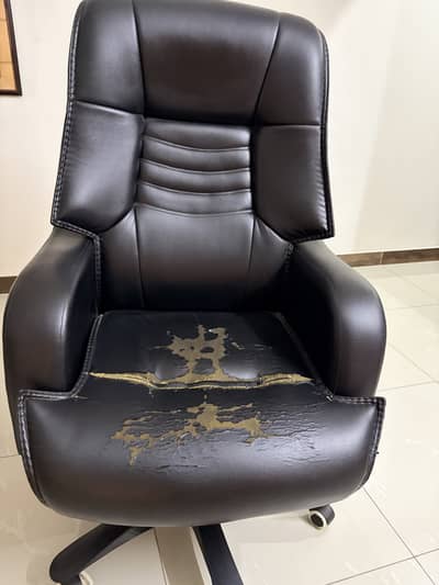 Used office chair (slightly crooked)