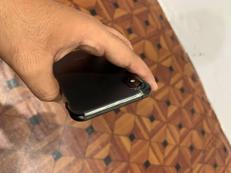Apple iPhone XS 4