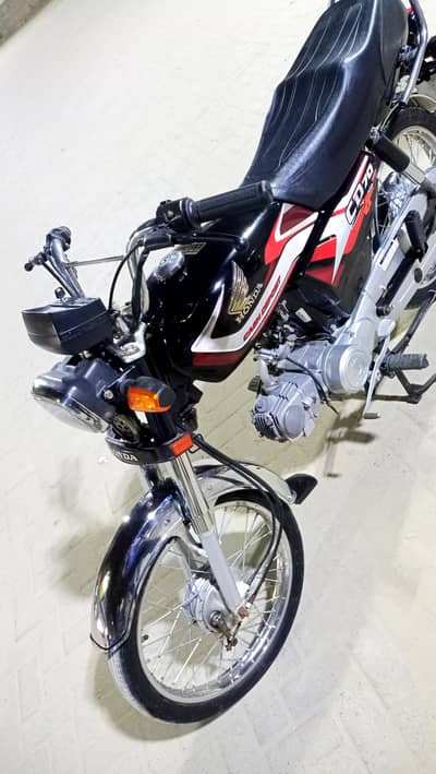 Honda CD-70 2025 model 9 month Karachi num 1st owner Genuine condition