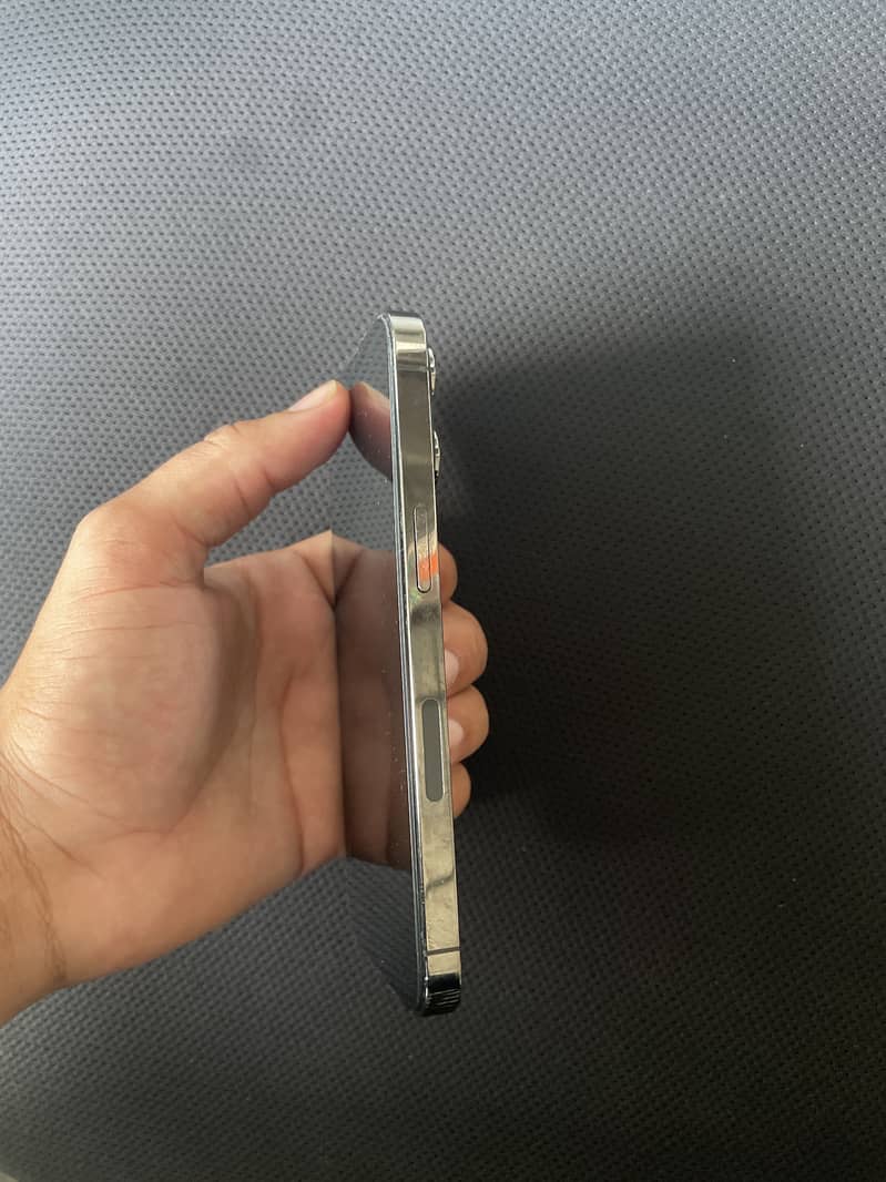 Apple iPhone 13 Pro 2