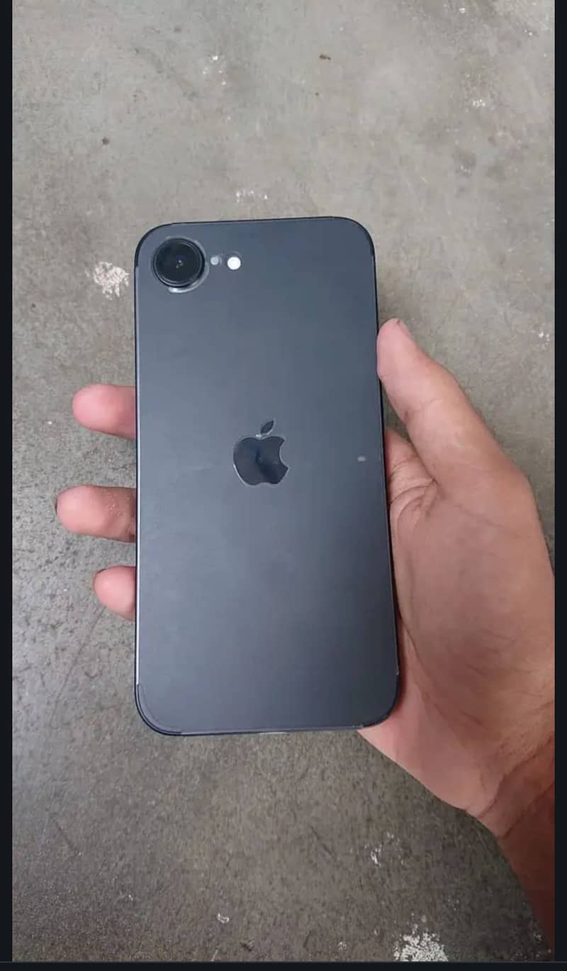 Apple iPhone 16e 2