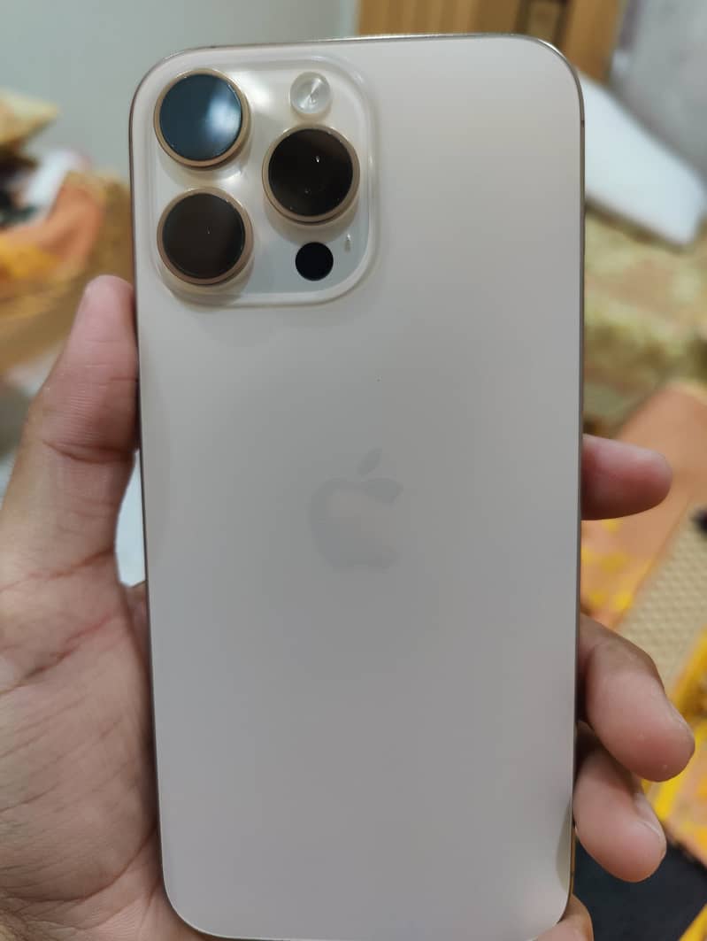 Apple iPhone 16 Pro Max 0
