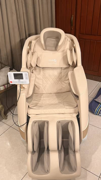 Zero massage chair