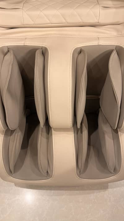 Zero massage chair