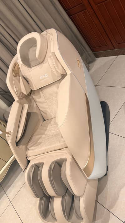 Zero massage chair