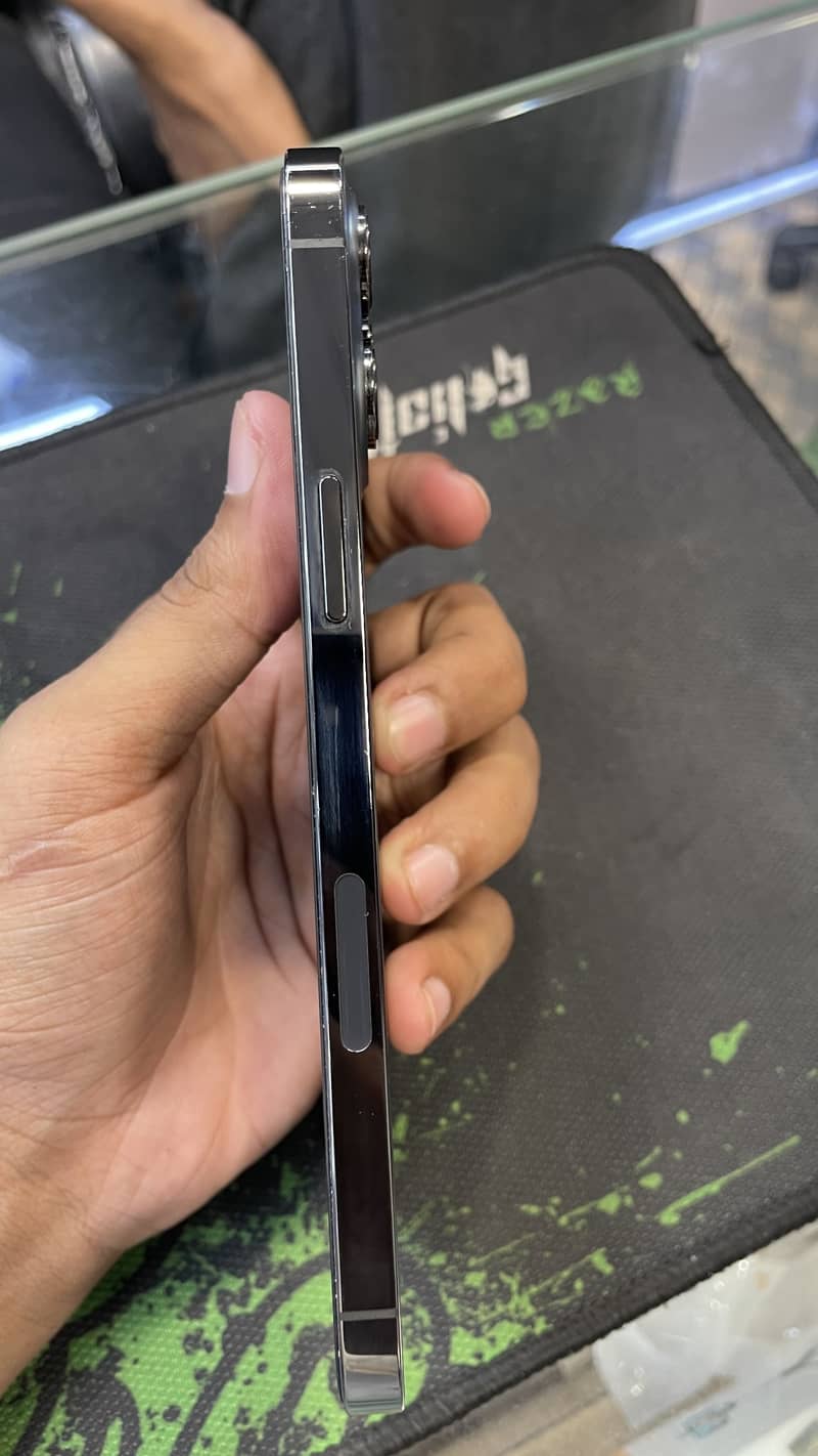 Apple iPhone 12 Pro Max 4