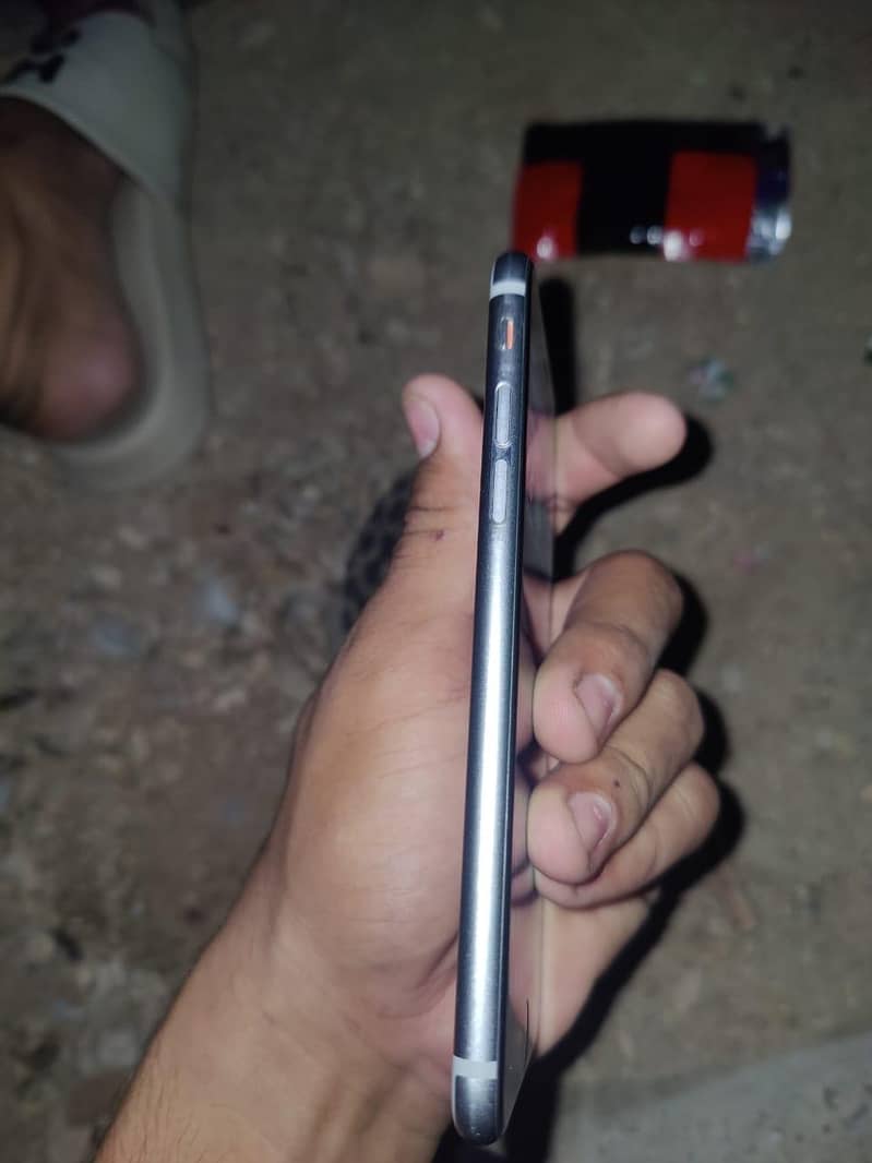 Apple iPhone 6S 4