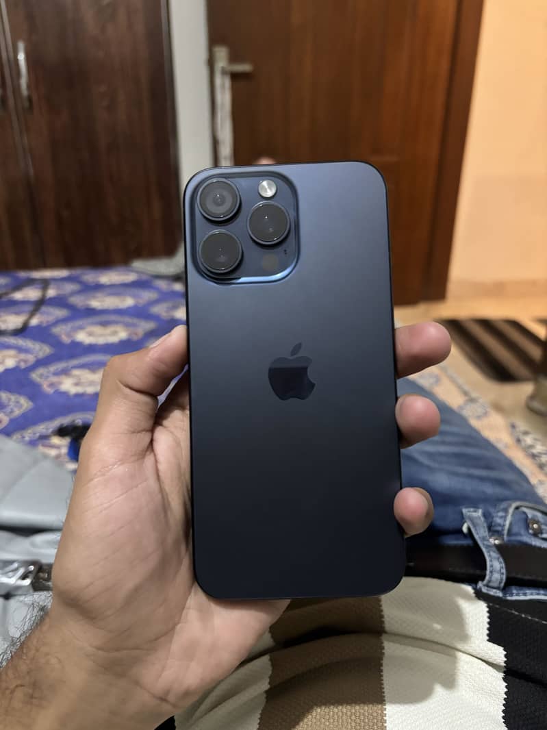 Apple iPhone 15 Pro Max 0