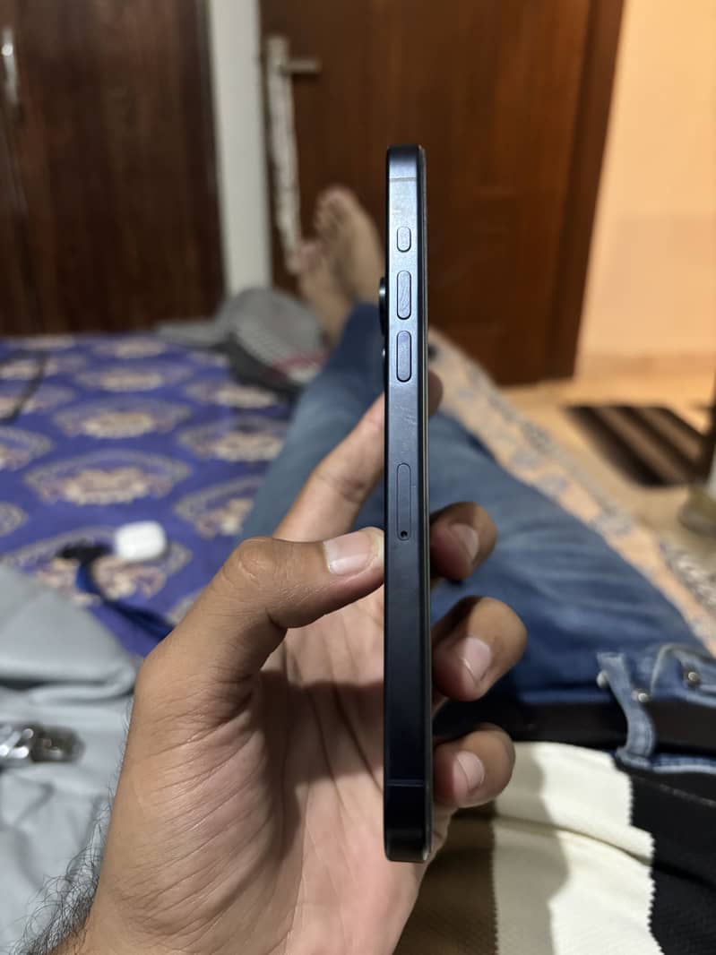 Apple iPhone 15 Pro Max 2