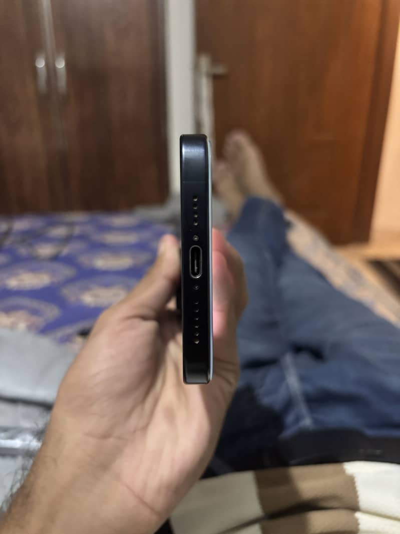 Apple iPhone 15 Pro Max 4