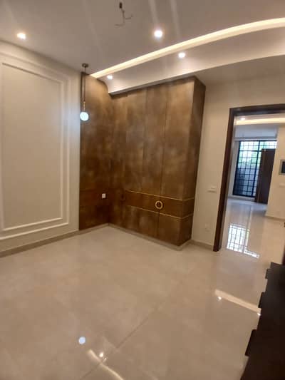 5marla lowerportionground floor