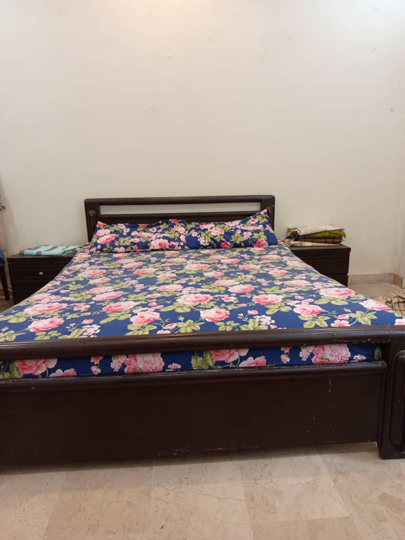 queen size bed set. 1