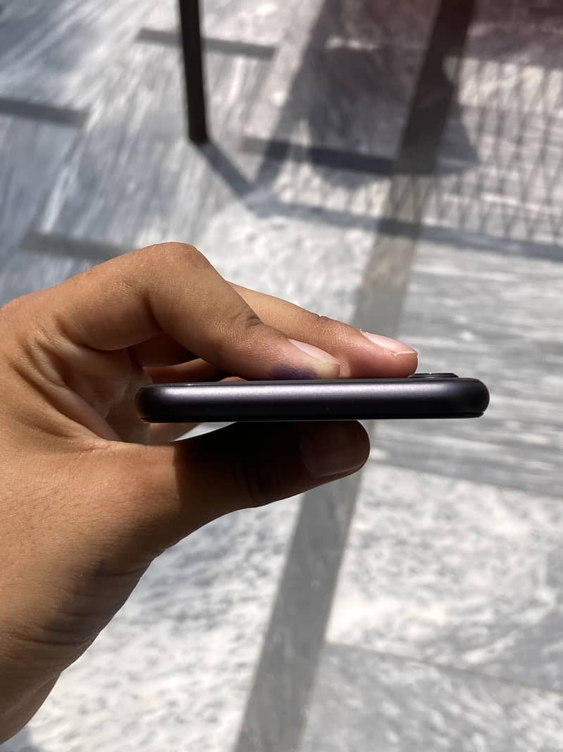 Apple iPhone 8 3