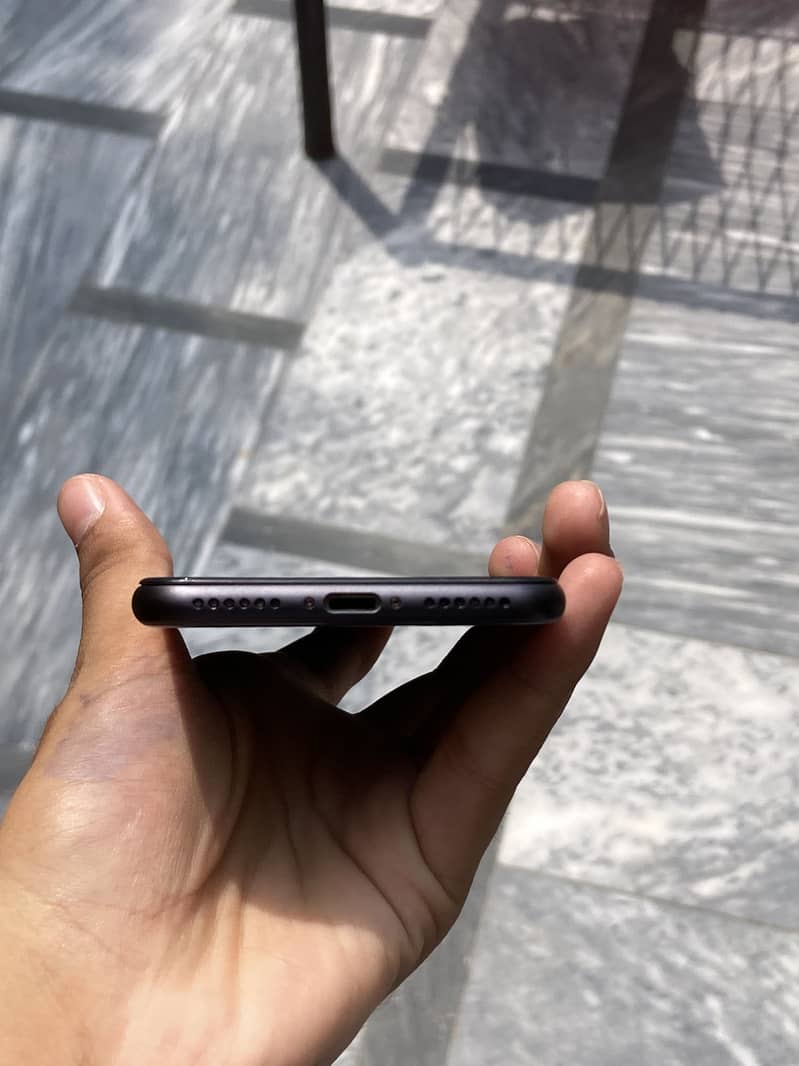 Apple iPhone 8 5