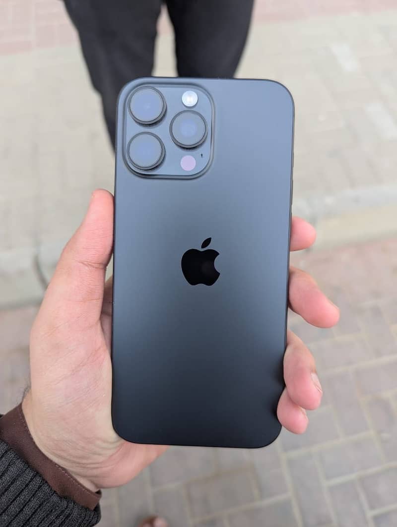 Apple iPhone 16 Pro Max 0