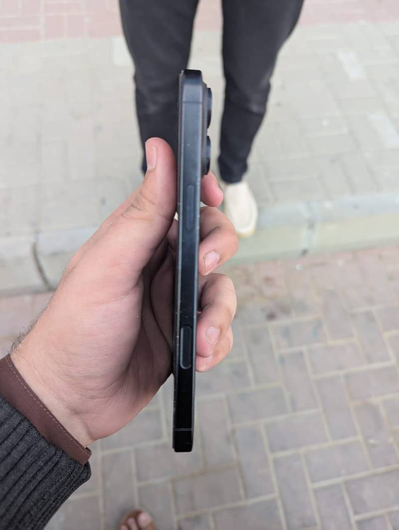 Apple iPhone 16 Pro Max 5