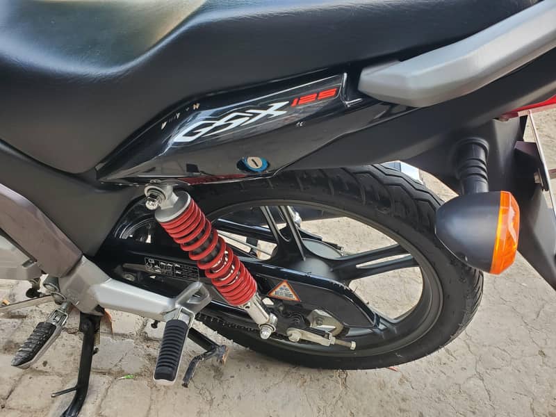 Suzuki GSX 125 1