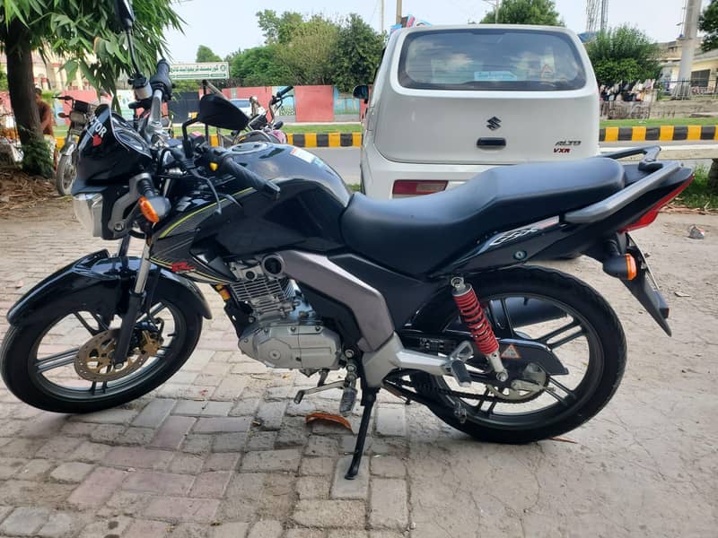 Suzuki GSX 125 3