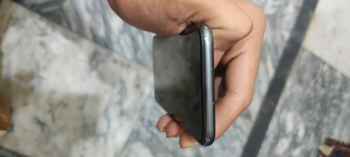 Apple iPhone 8 3