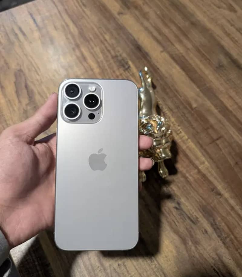 Apple iPhone 15 Pro Max 1