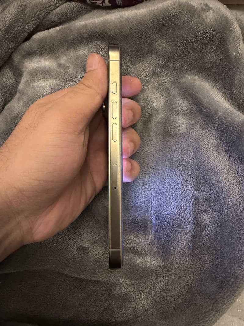 Apple iPhone 16 Pro 10