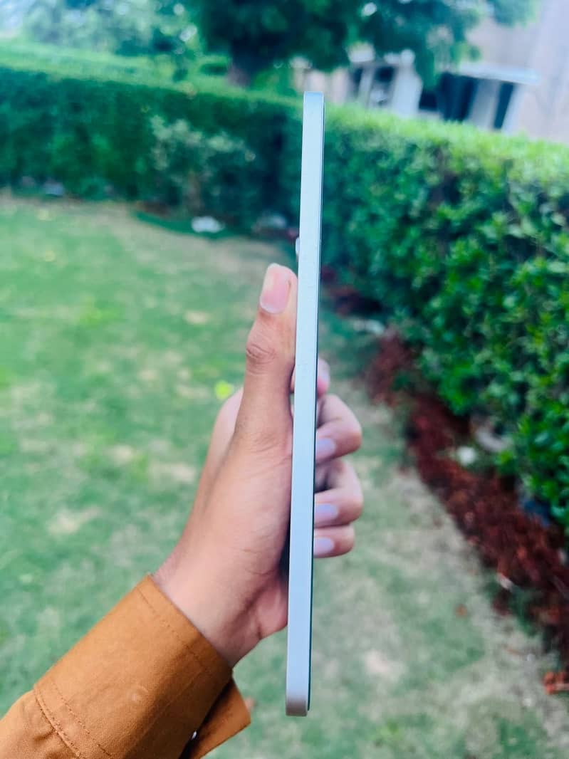 Ipad mini 6 with box 3