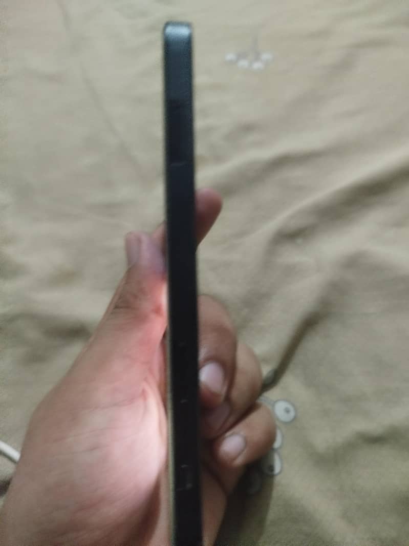 Apple iPhone 12 4