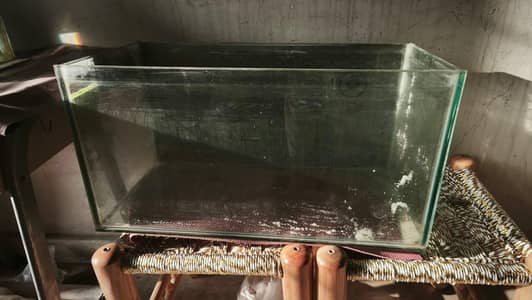 aquarium for sale 8mm size:-{1feet by 1feet by 2feet}