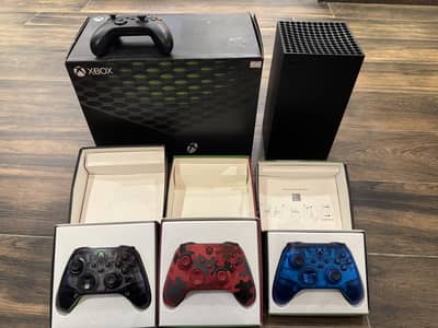 Xbox Series X with 4 controllers