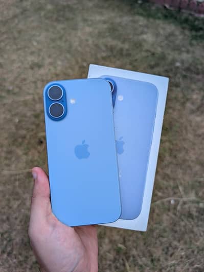 Apple iPhone 17 256GB NonPTA 10/10 Condition SIM WORKING