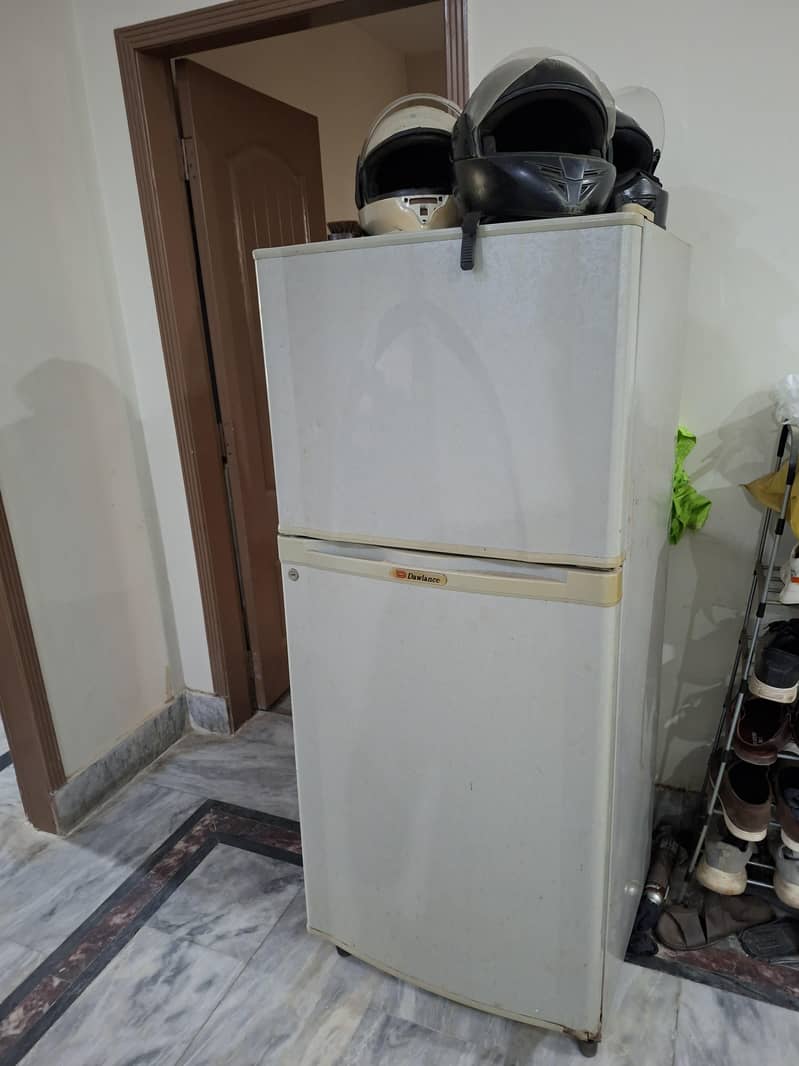 Dawlannce Fridge - Medium sized 0