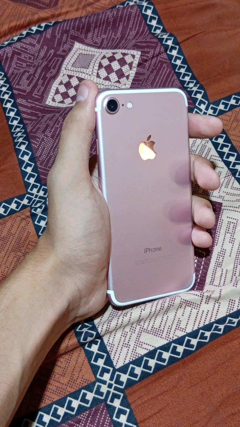 Apple iPhone 7 3