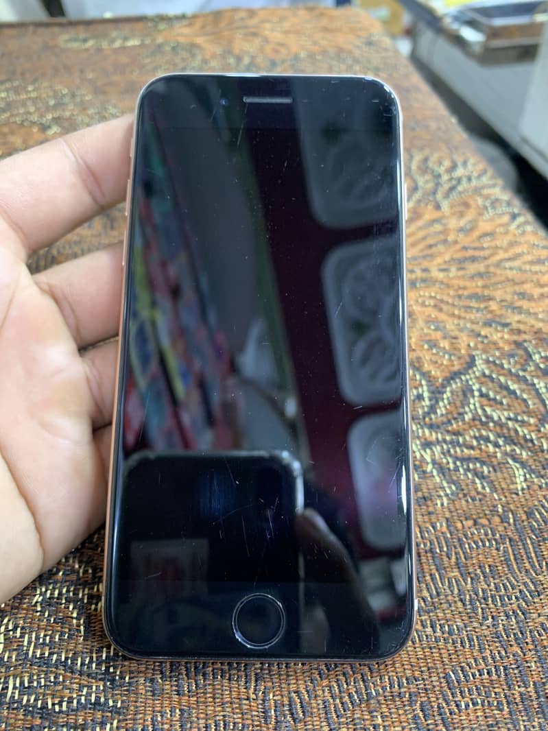 Apple iPhone 8 1