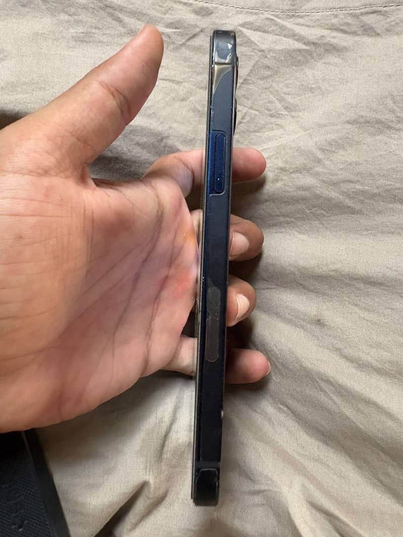 Apple iPhone 12 4