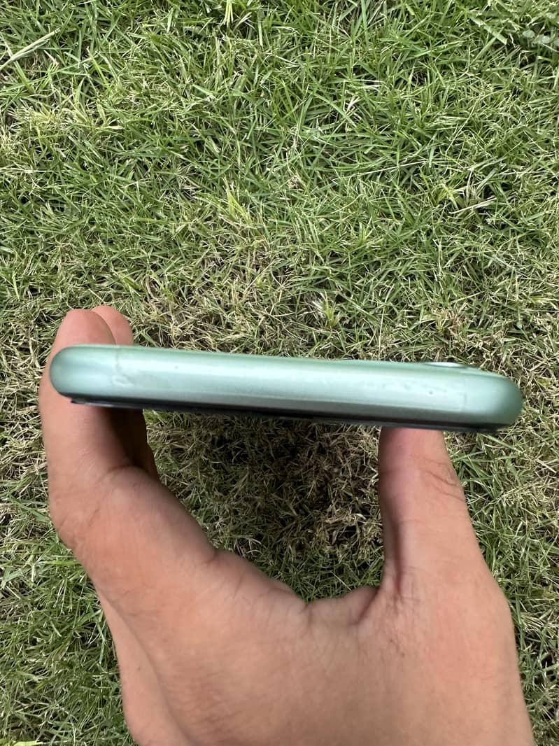 Apple iPhone 11 3