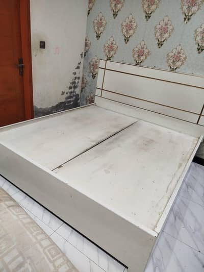 King size bed and side tables
