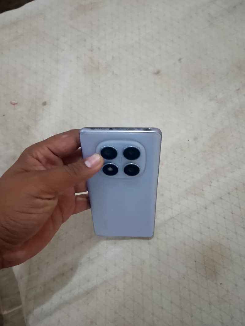 Xiaomi Redmi Note 14 Pro 1