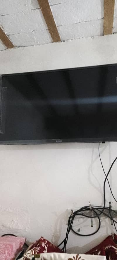 Questions About Samsung 32 Inch HD Flat Smart TV (T5300)