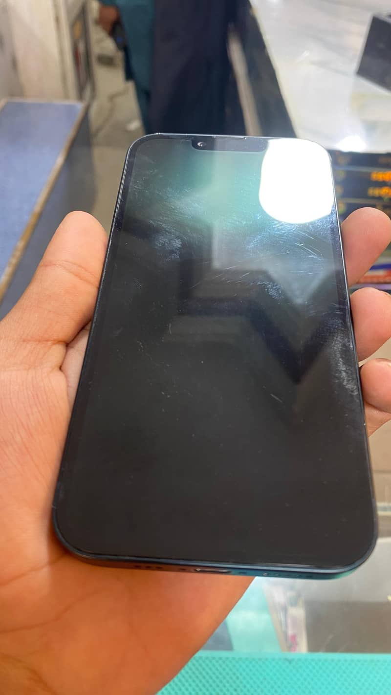 Apple iPhone 14 3