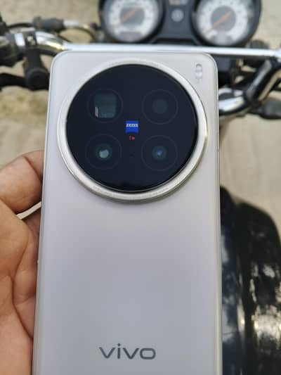 Vivo x200 Pro 8 month warranty