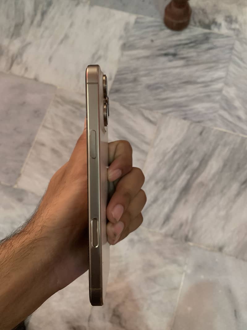 Apple iPhone 16 Pro Max Jv 4
